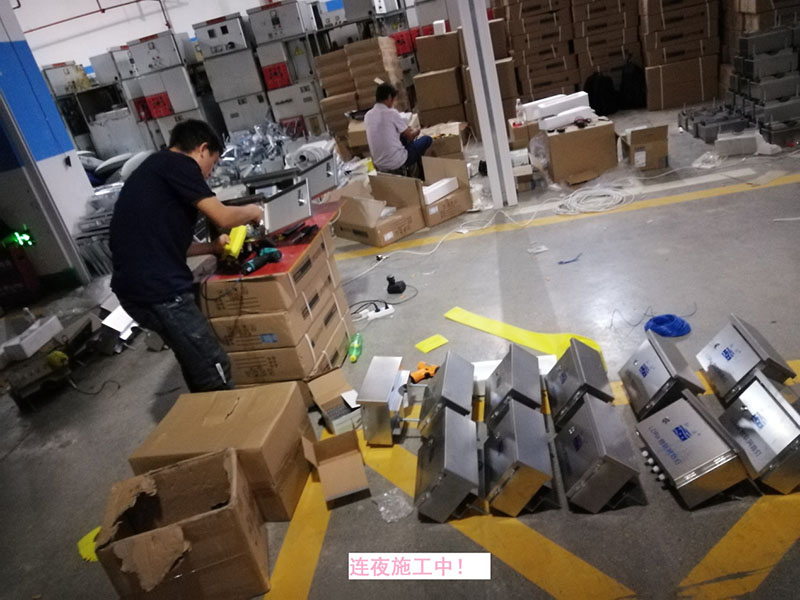 貴州某高校為本校區(qū)內(nèi)600多盞路燈更換LED燈頭及加裝太陽能LORA調(diào)光控制模塊，達(dá)到了節(jié)能和智能控制的目的。(圖4)