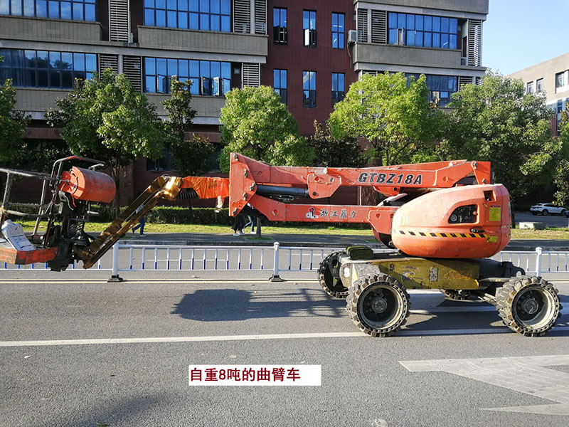 貴州某高校為本校區(qū)內(nèi)600多盞路燈更換LED燈頭及加裝太陽能LORA調(diào)光控制模塊，達(dá)到了節(jié)能和智能控制的目的。(圖6)